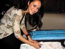 marisa ramirez signing wizard jeans for charity.jpg