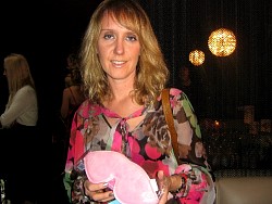 samantha waite with her dream essentials pink sleep mask.jpg